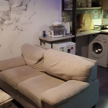 Aquarium Lägenhet Tbilisi Exteriör bild